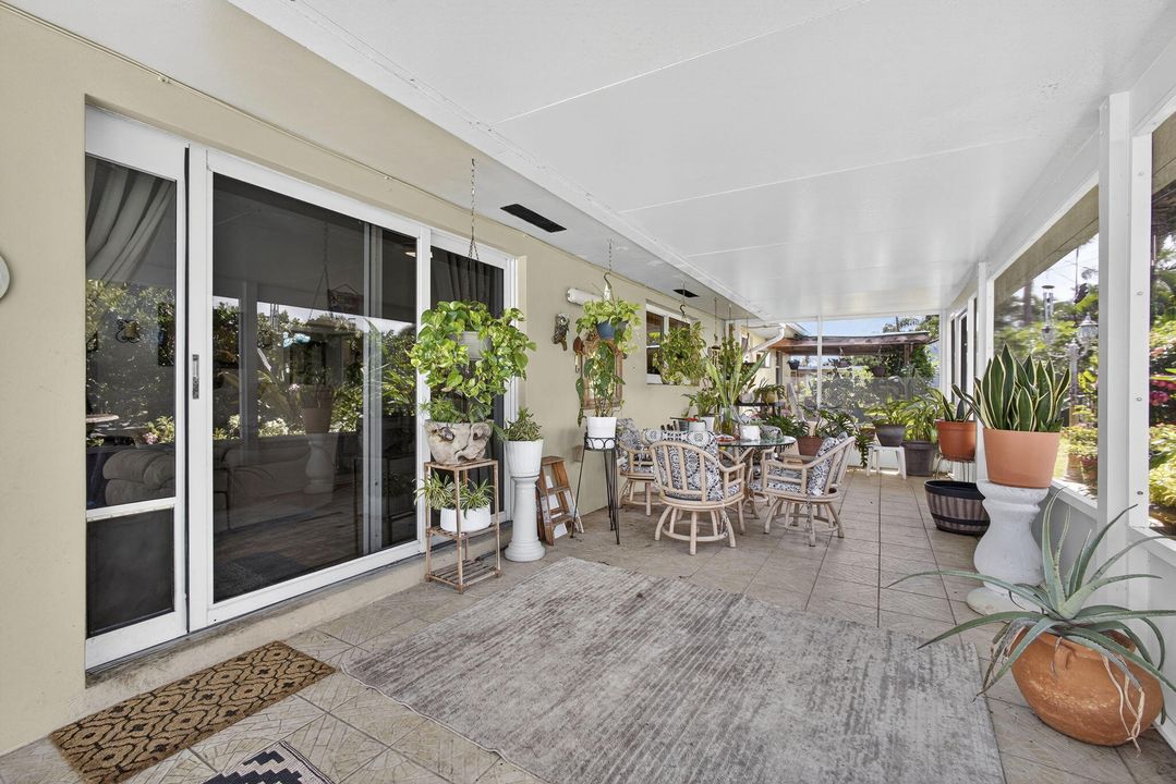 For Sale: $875,000 (5 beds, 2 baths, 2553 Square Feet)