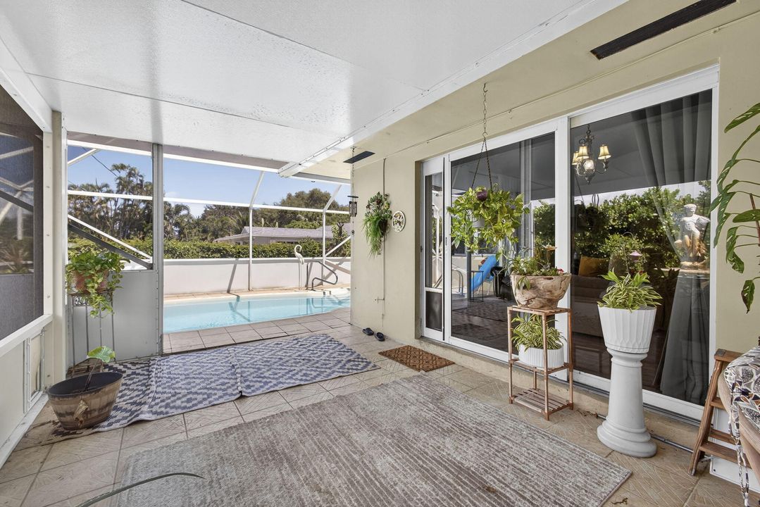 For Sale: $875,000 (5 beds, 2 baths, 2553 Square Feet)