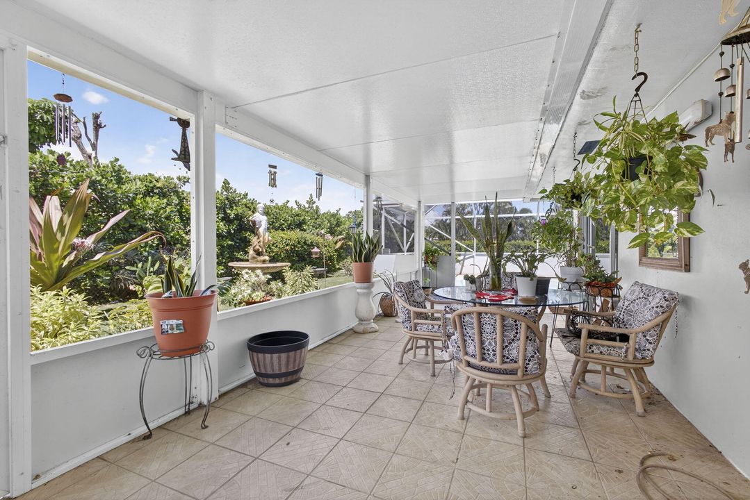 For Sale: $875,000 (5 beds, 2 baths, 2553 Square Feet)