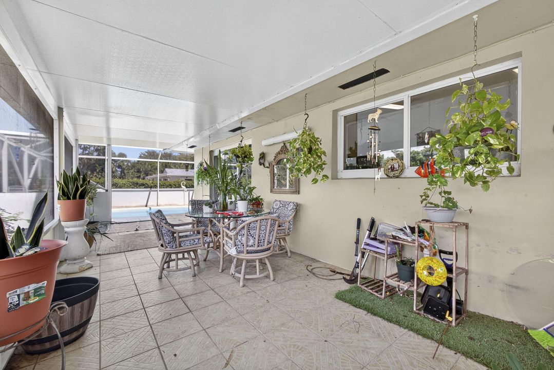 For Sale: $875,000 (5 beds, 2 baths, 2553 Square Feet)