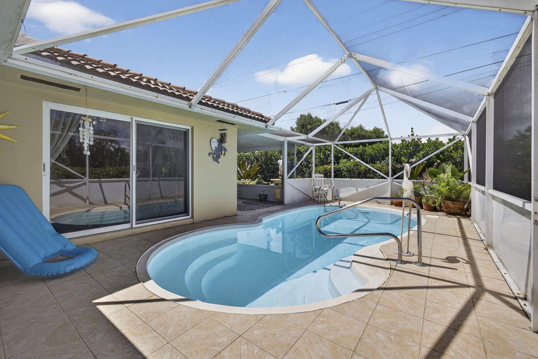 For Sale: $875,000 (5 beds, 2 baths, 2553 Square Feet)