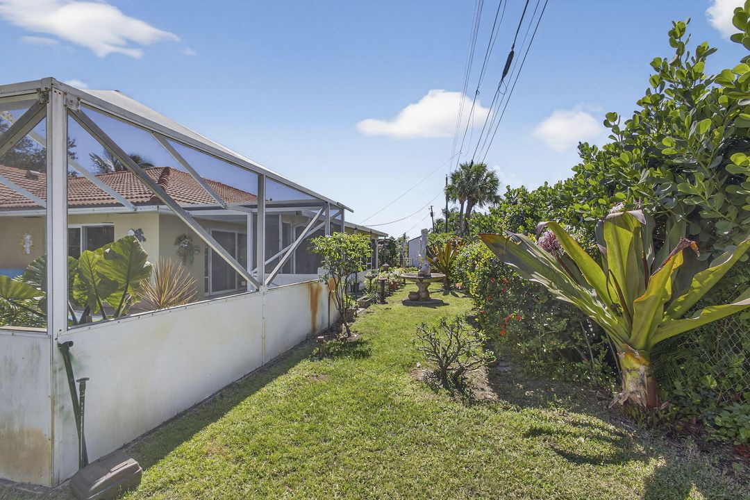 For Sale: $875,000 (5 beds, 2 baths, 2553 Square Feet)