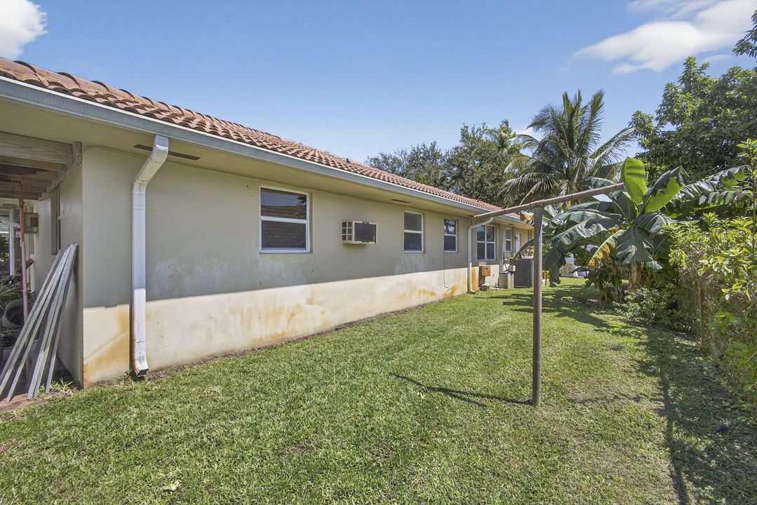 For Sale: $875,000 (5 beds, 2 baths, 2553 Square Feet)