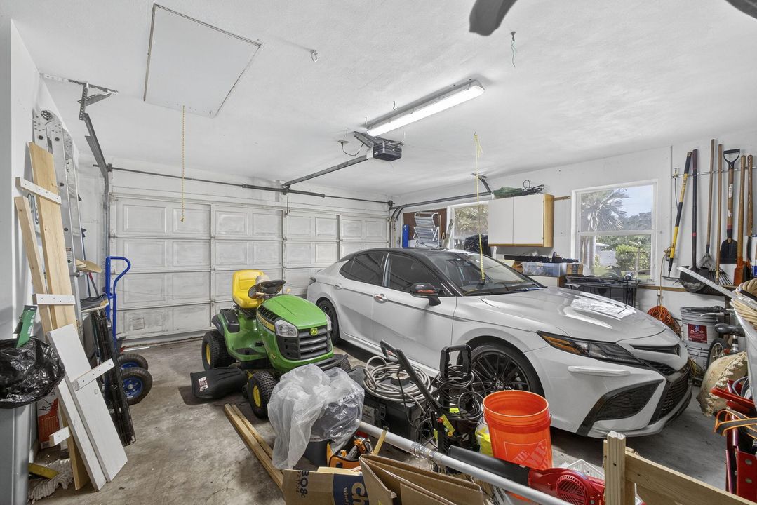 For Sale: $875,000 (5 beds, 2 baths, 2553 Square Feet)