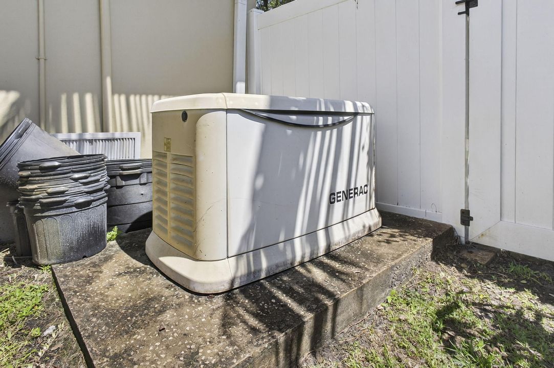 For Sale: $875,000 (5 beds, 2 baths, 2553 Square Feet)