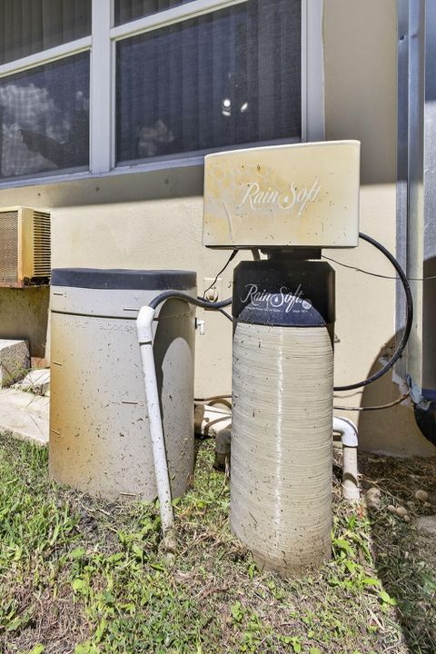 For Sale: $875,000 (5 beds, 2 baths, 2553 Square Feet)