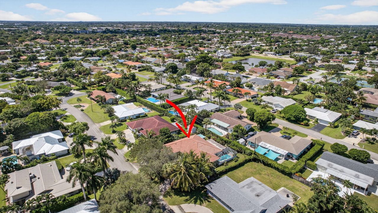 For Sale: $875,000 (5 beds, 2 baths, 2553 Square Feet)