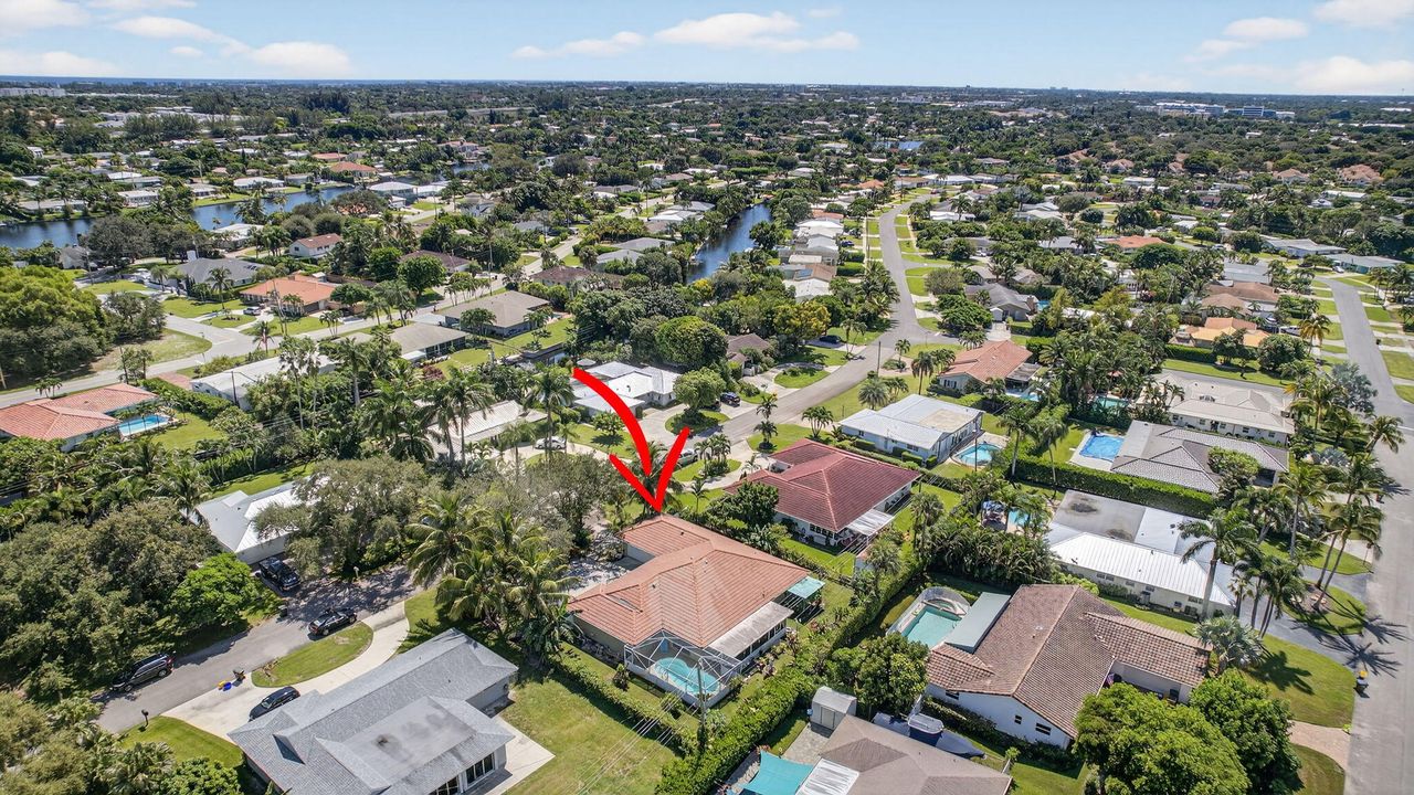 For Sale: $875,000 (5 beds, 2 baths, 2553 Square Feet)