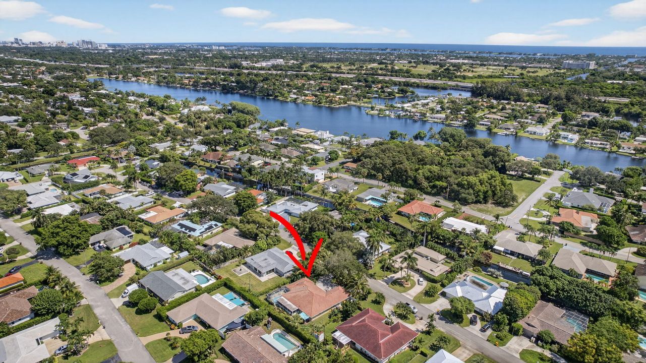 For Sale: $875,000 (5 beds, 2 baths, 2553 Square Feet)