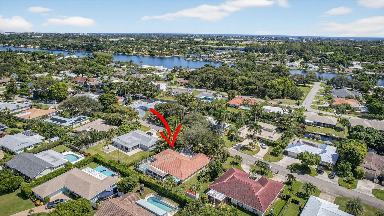 For Sale: $875,000 (5 beds, 2 baths, 2553 Square Feet)