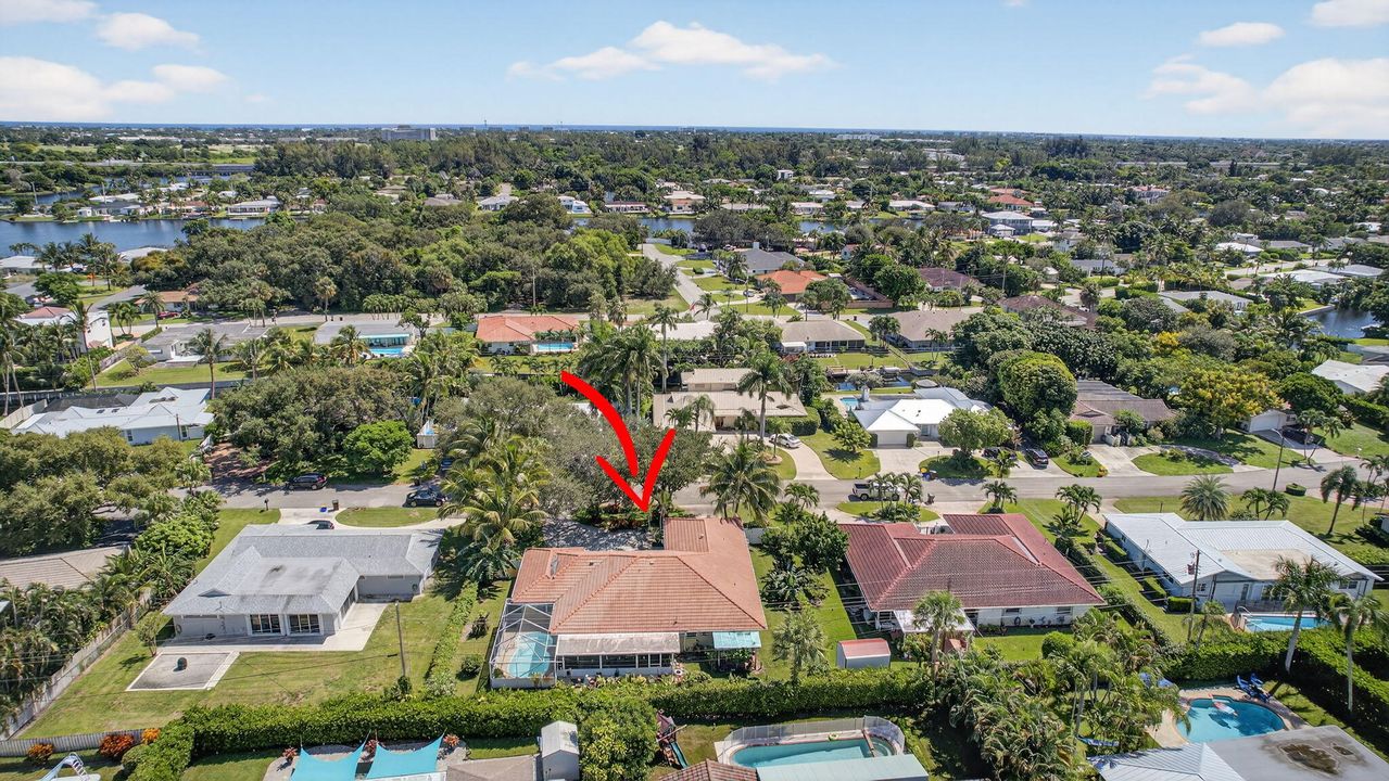 For Sale: $875,000 (5 beds, 2 baths, 2553 Square Feet)