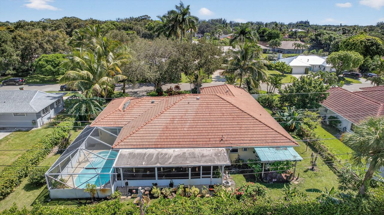 For Sale: $875,000 (5 beds, 2 baths, 2553 Square Feet)