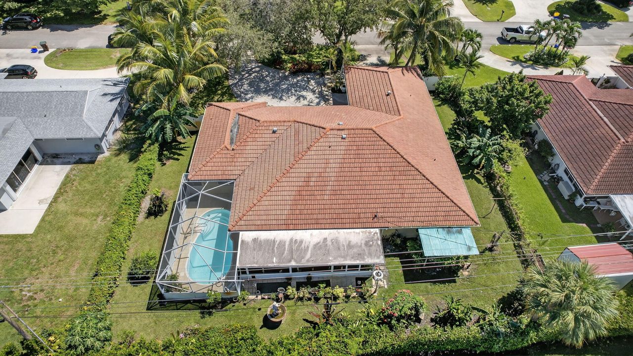 For Sale: $875,000 (5 beds, 2 baths, 2553 Square Feet)