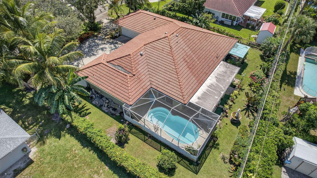 For Sale: $875,000 (5 beds, 2 baths, 2553 Square Feet)