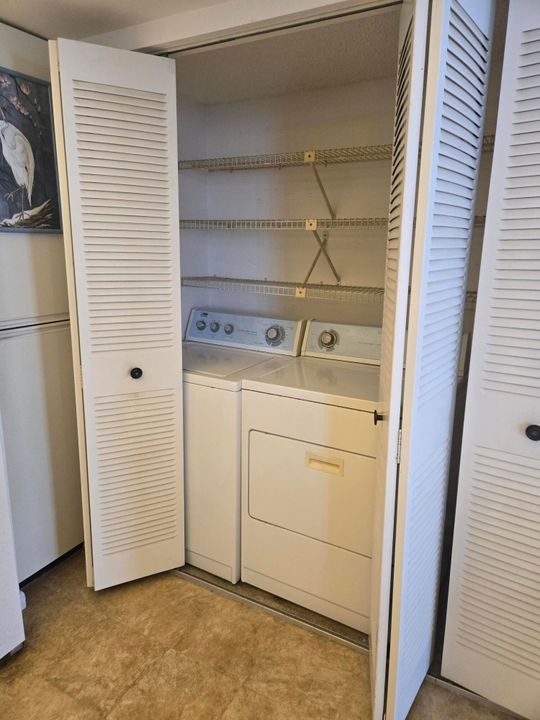 Activo con contrato: $329,000 (2 camas, 2 baños, 1207 Pies cuadrados)