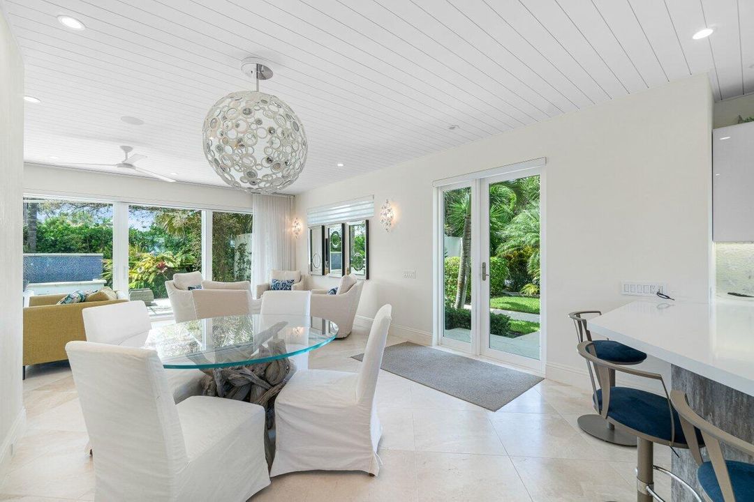 出租: $7,500 (2 贝兹, 2 浴室, 1740 平方英尺)