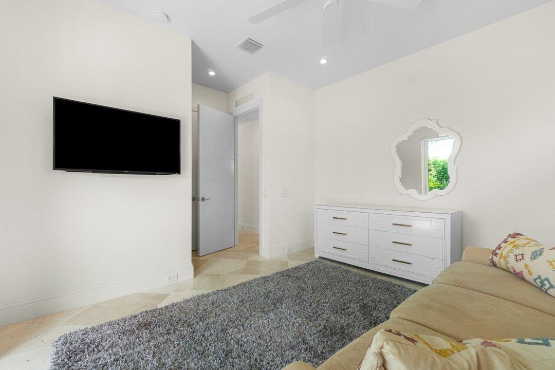 出租: $7,500 (2 贝兹, 2 浴室, 1740 平方英尺)