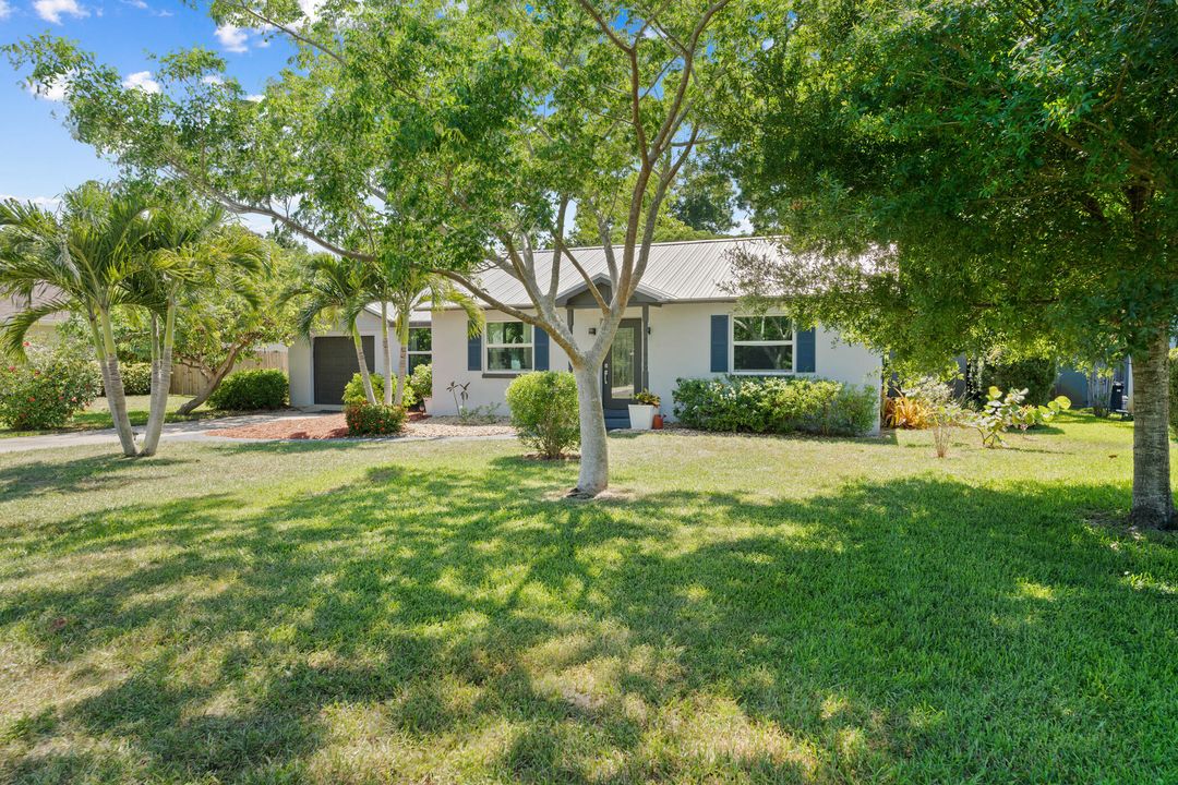 For Sale: $360,000 (3 beds, 3 baths, 1924 Square Feet)