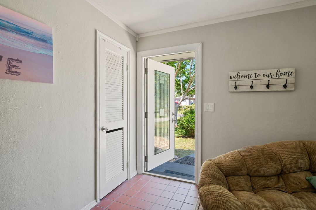 For Sale: $360,000 (3 beds, 3 baths, 1924 Square Feet)