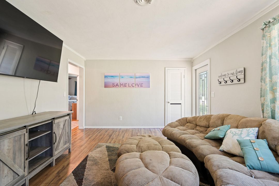 For Sale: $360,000 (3 beds, 3 baths, 1924 Square Feet)