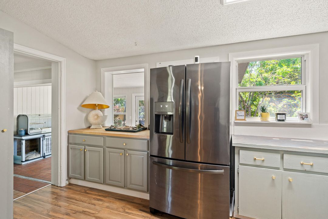 For Sale: $360,000 (3 beds, 3 baths, 1924 Square Feet)