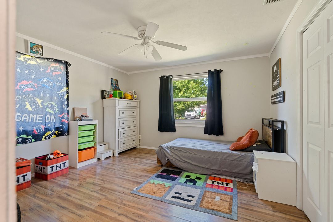 For Sale: $360,000 (3 beds, 3 baths, 1924 Square Feet)