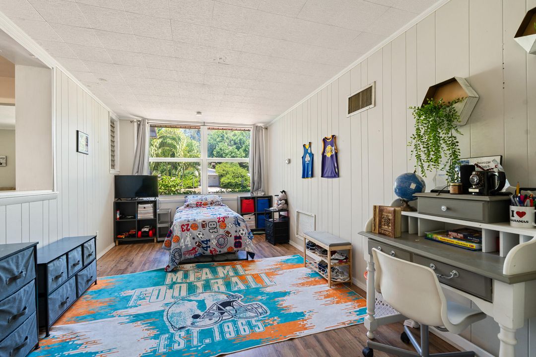 For Sale: $360,000 (3 beds, 3 baths, 1924 Square Feet)