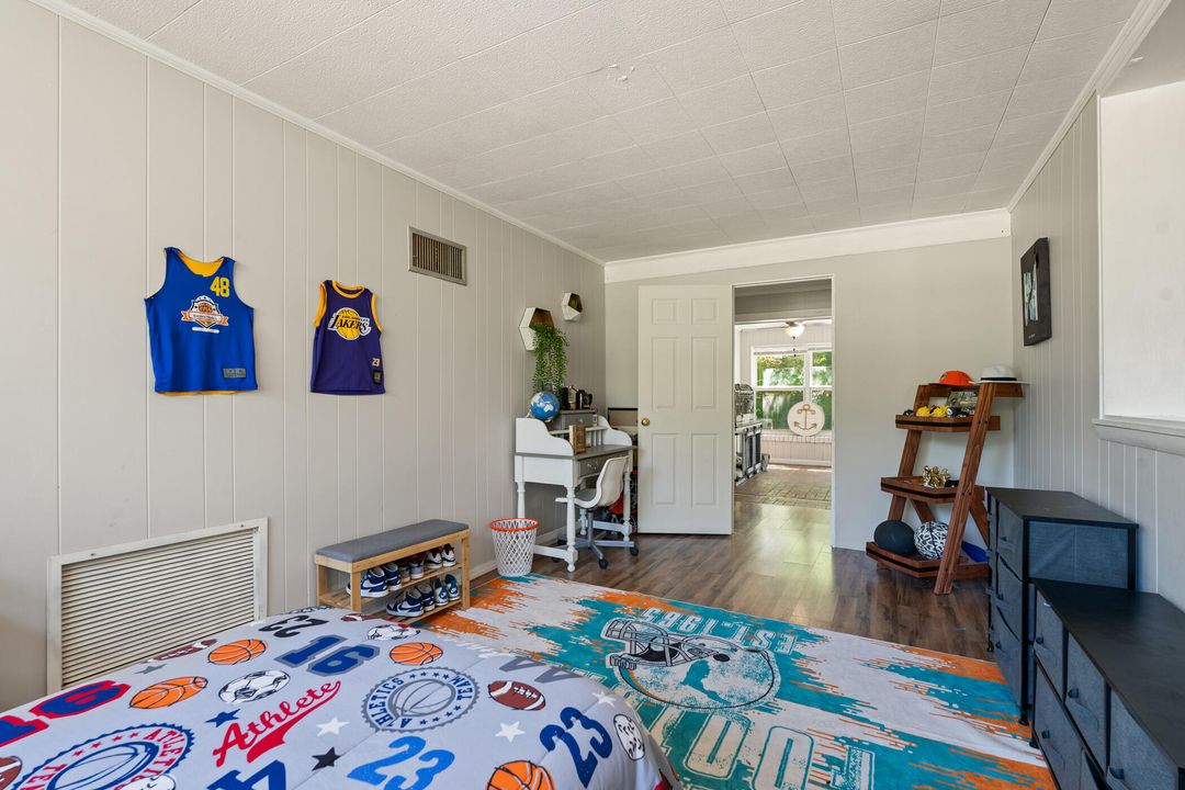 For Sale: $360,000 (3 beds, 3 baths, 1924 Square Feet)