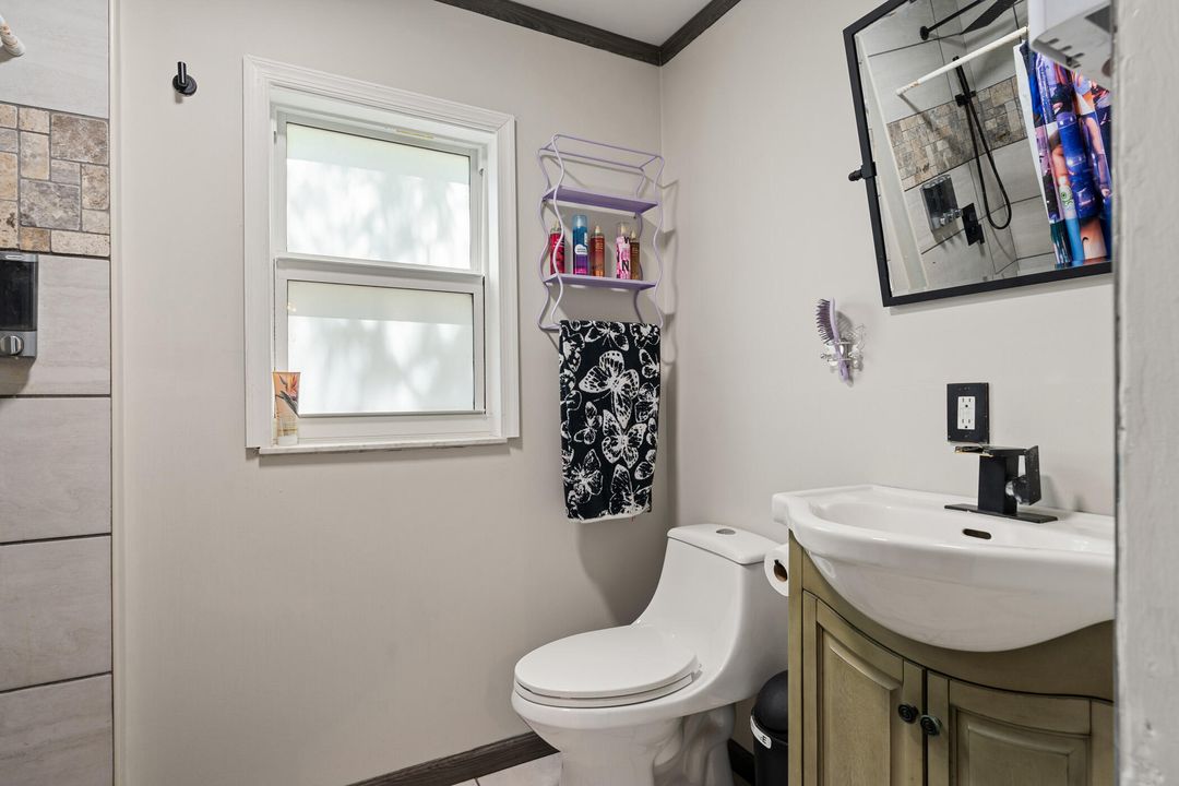 For Sale: $360,000 (3 beds, 3 baths, 1924 Square Feet)