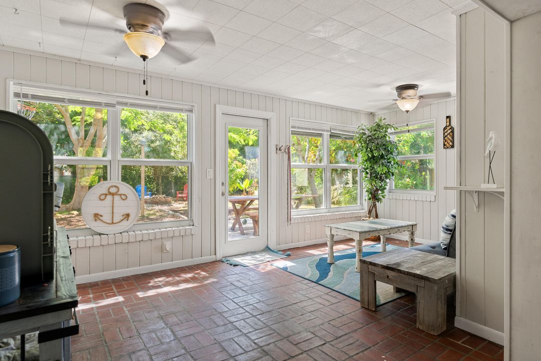 For Sale: $360,000 (3 beds, 3 baths, 1924 Square Feet)