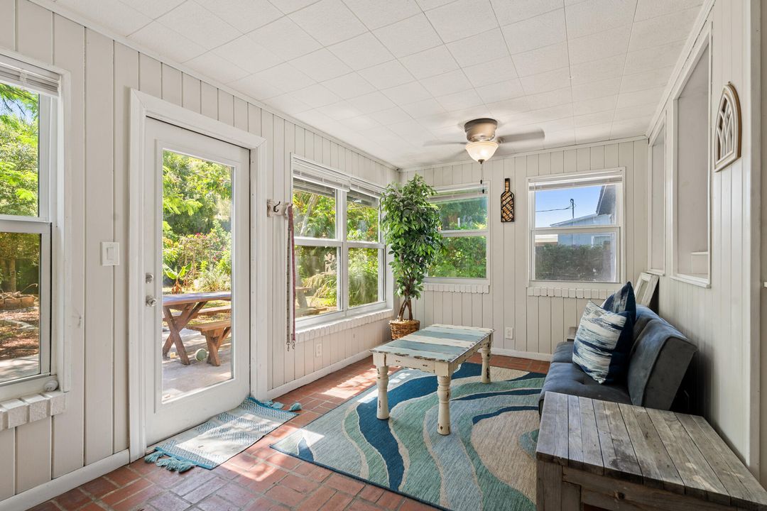 For Sale: $360,000 (3 beds, 3 baths, 1924 Square Feet)