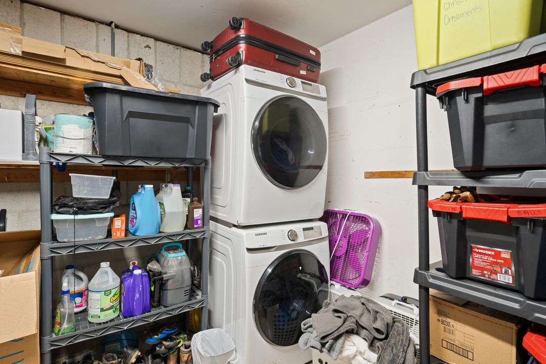 For Sale: $360,000 (3 beds, 3 baths, 1924 Square Feet)