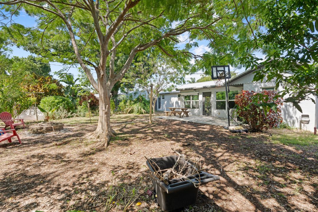 For Sale: $360,000 (3 beds, 3 baths, 1924 Square Feet)