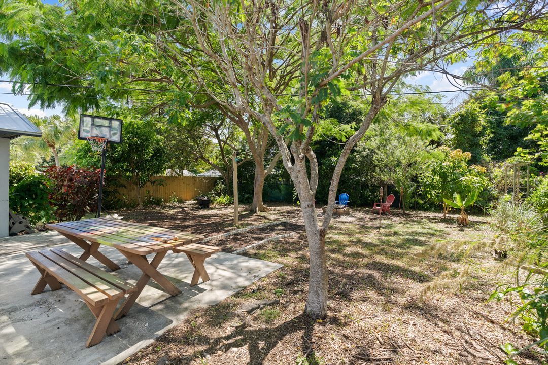 For Sale: $360,000 (3 beds, 3 baths, 1924 Square Feet)