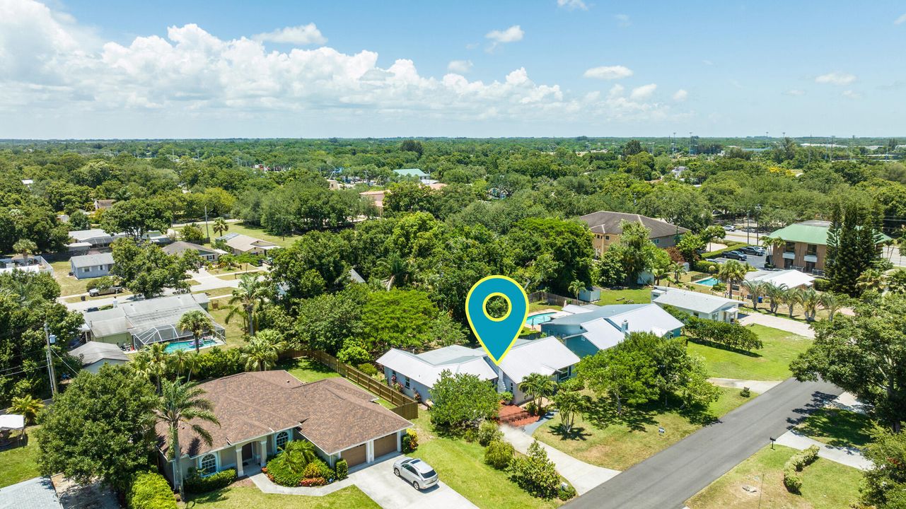 For Sale: $360,000 (3 beds, 3 baths, 1924 Square Feet)