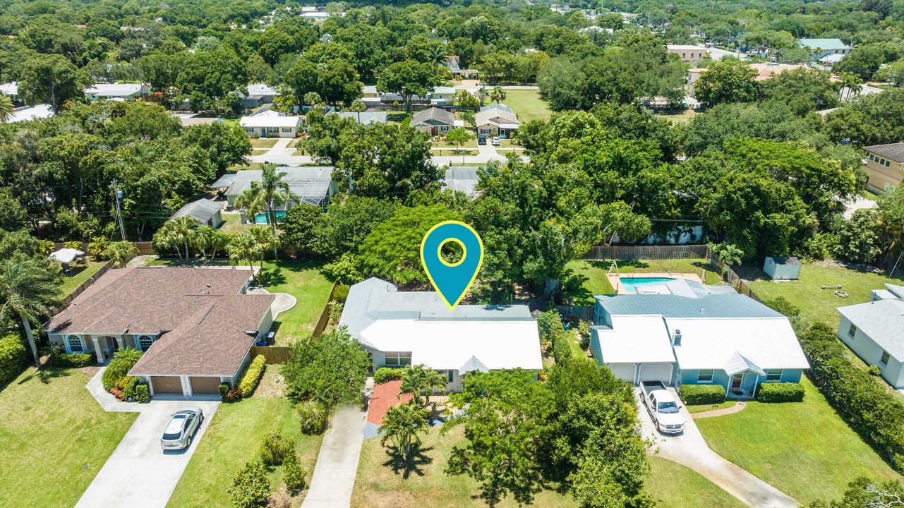 For Sale: $360,000 (3 beds, 3 baths, 1924 Square Feet)