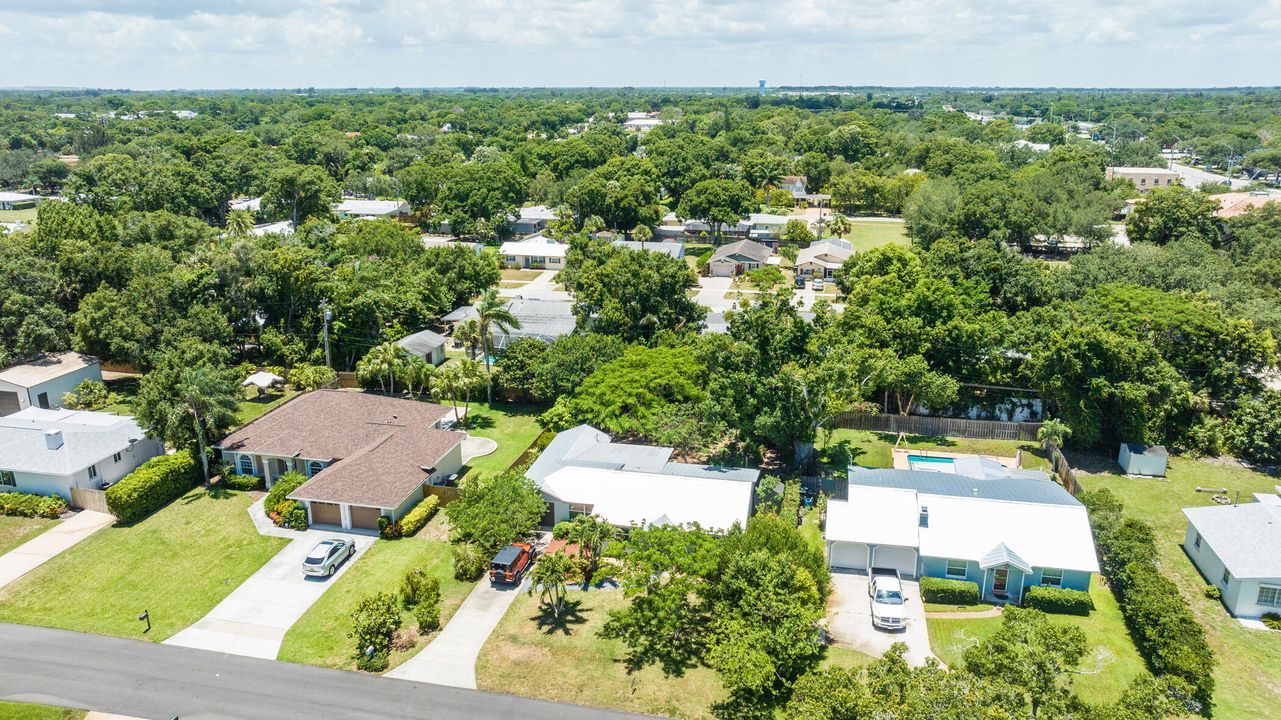 For Sale: $360,000 (3 beds, 3 baths, 1924 Square Feet)