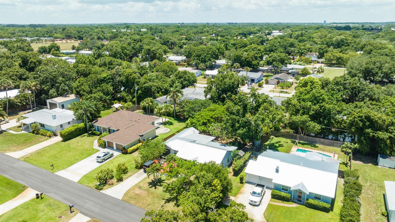 For Sale: $360,000 (3 beds, 3 baths, 1924 Square Feet)