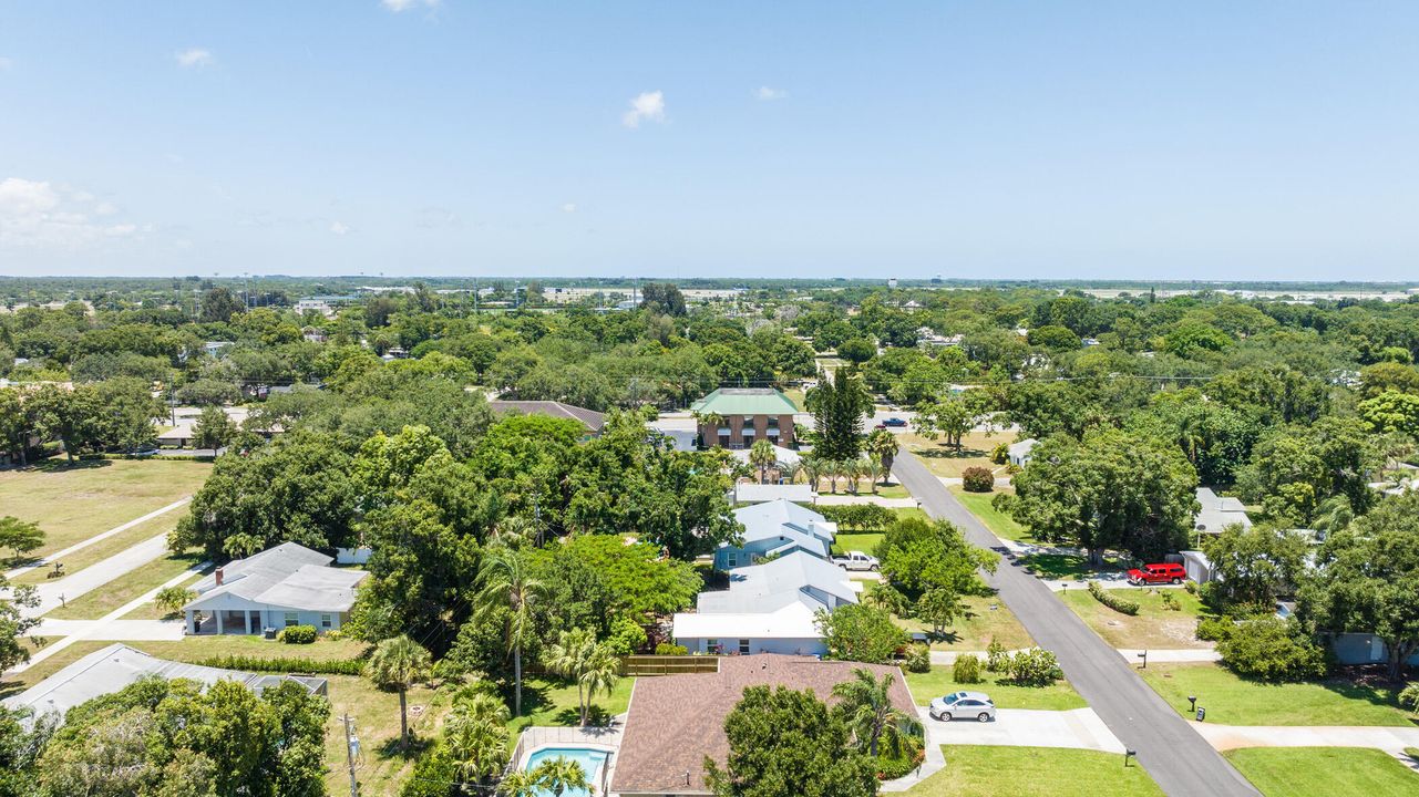 For Sale: $360,000 (3 beds, 3 baths, 1924 Square Feet)