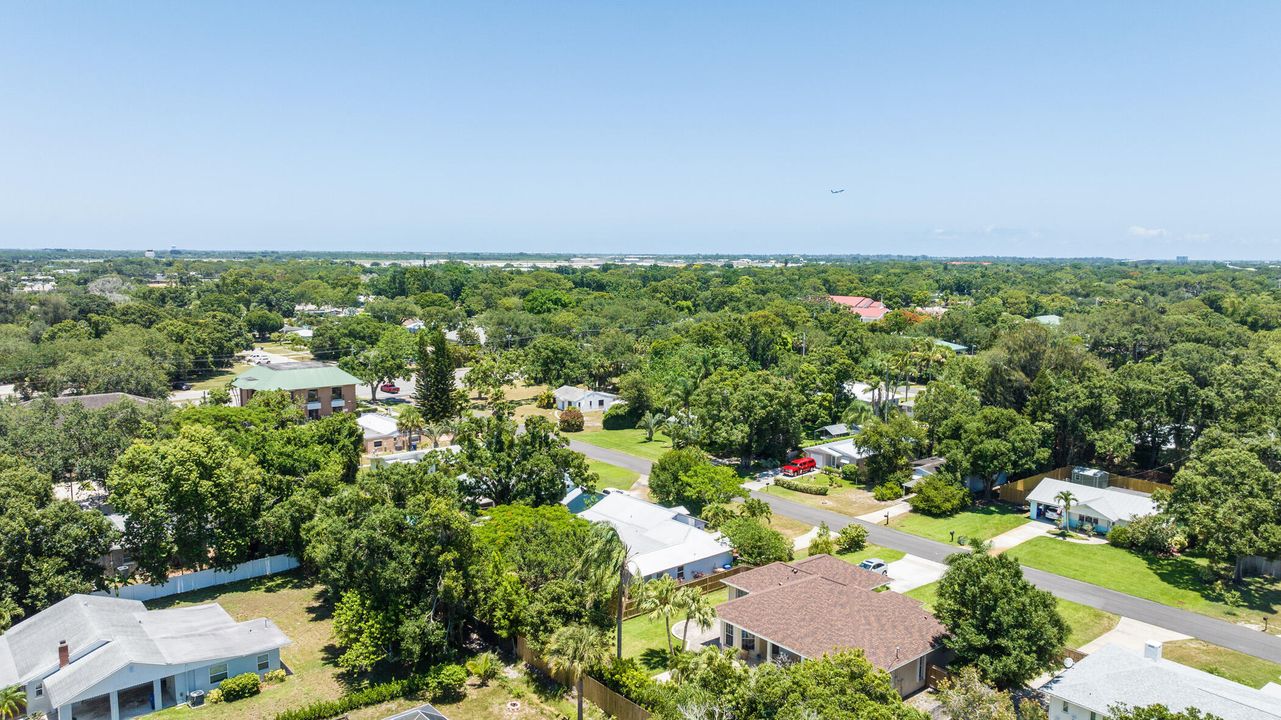 For Sale: $360,000 (3 beds, 3 baths, 1924 Square Feet)