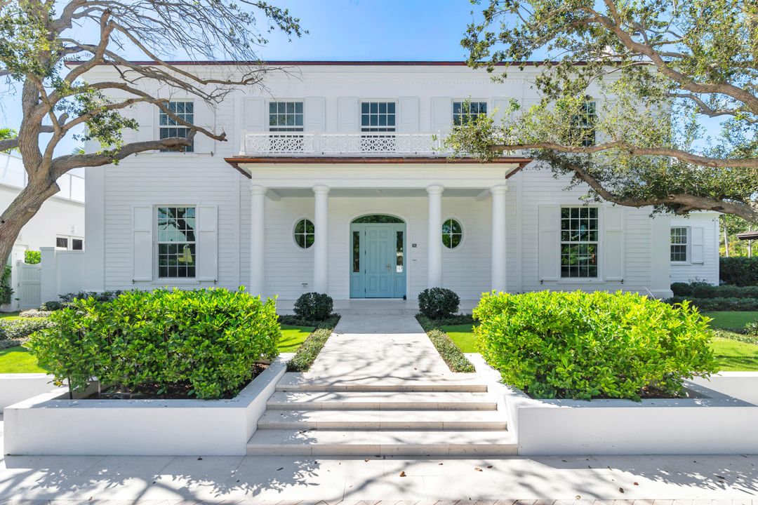 Недавно продано: $9,000,000 (6 спален, 5 ванн, 5305 Квадратных фут)