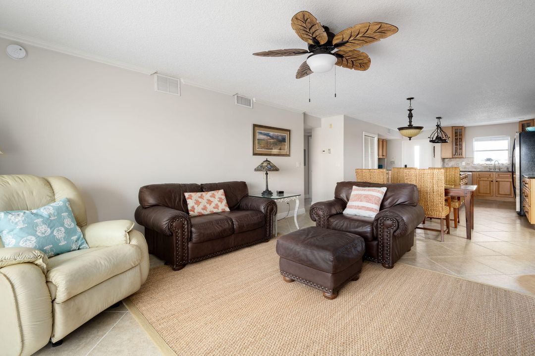 待售: $649,000 (2 贝兹, 2 浴室, 1250 平方英尺)