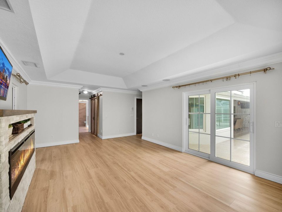 Active With Contract: $925,000 (4 beds, 3 baths, 2623 Square Feet)