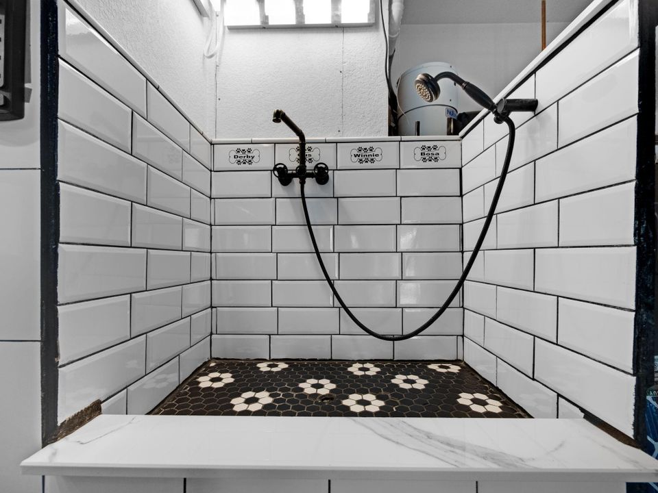 Active With Contract: $925,000 (4 beds, 3 baths, 2623 Square Feet)