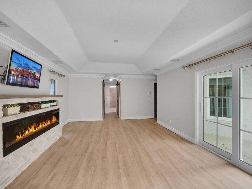 Active With Contract: $925,000 (4 beds, 3 baths, 2623 Square Feet)