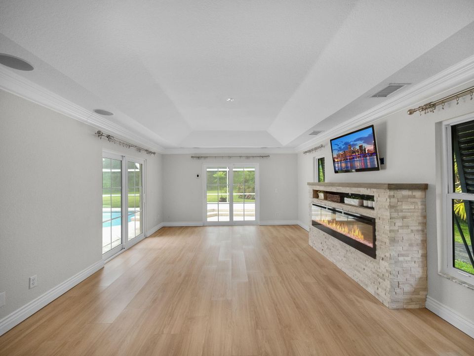 Active With Contract: $925,000 (4 beds, 3 baths, 2623 Square Feet)