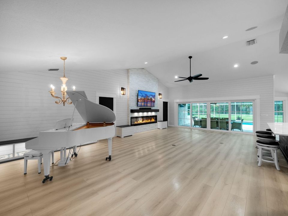 Active With Contract: $925,000 (4 beds, 3 baths, 2623 Square Feet)