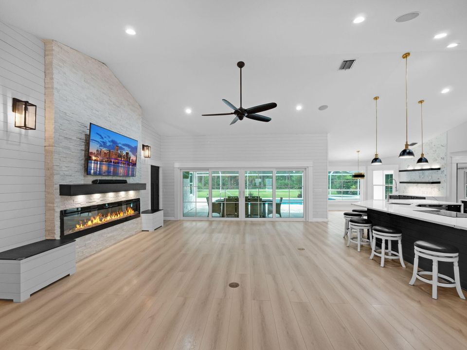 Active With Contract: $925,000 (4 beds, 3 baths, 2623 Square Feet)