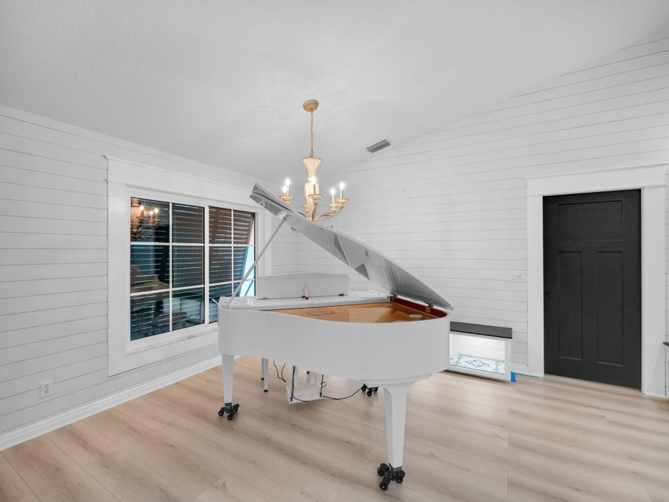 Active With Contract: $925,000 (4 beds, 3 baths, 2623 Square Feet)