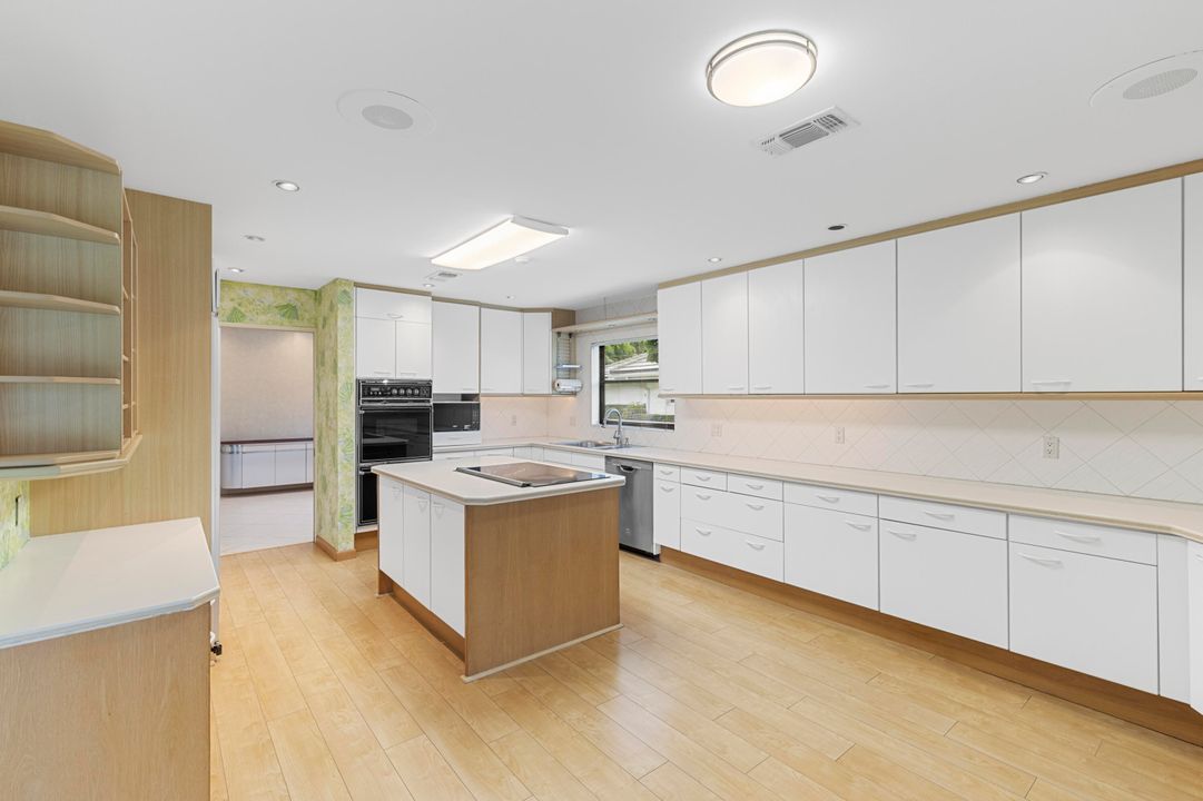 For Sale: $1,745,000 (4 beds, 2 baths, 3063 Square Feet)